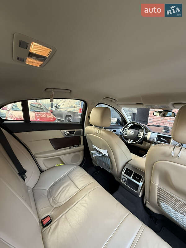 Седан Jaguar XF 2013 в Киеве
