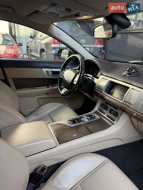 Седан Jaguar XF 2013 в Киеве