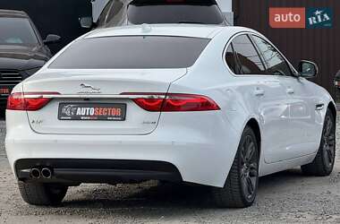 Седан Jaguar XF 2017 в 