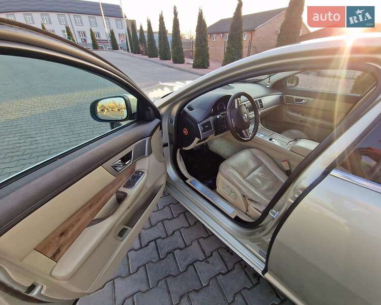 Седан Jaguar XF 2008 в Виннице