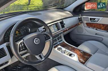 Седан Jaguar XF 2013 в 