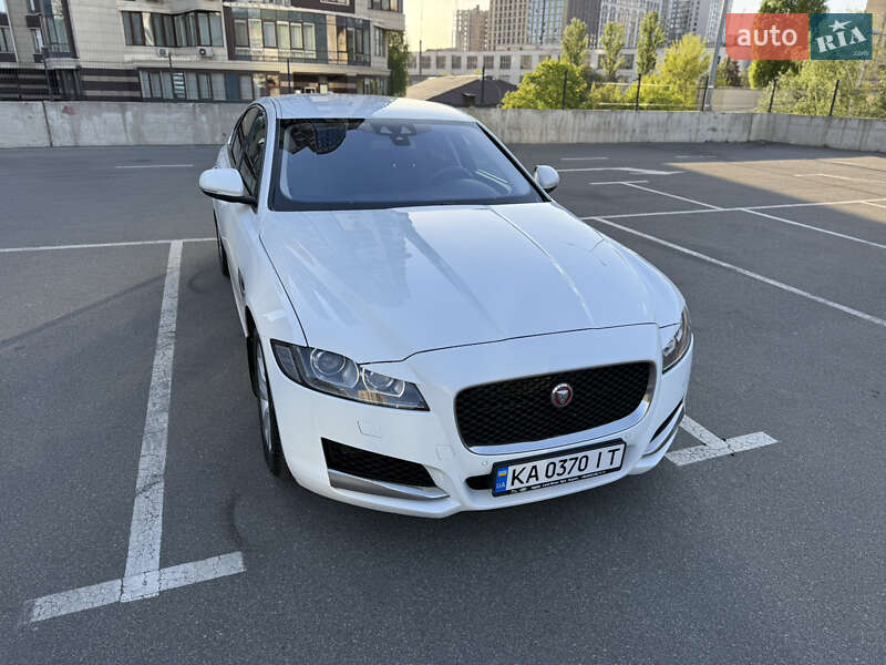Седан Jaguar XF 2017 в Киеве