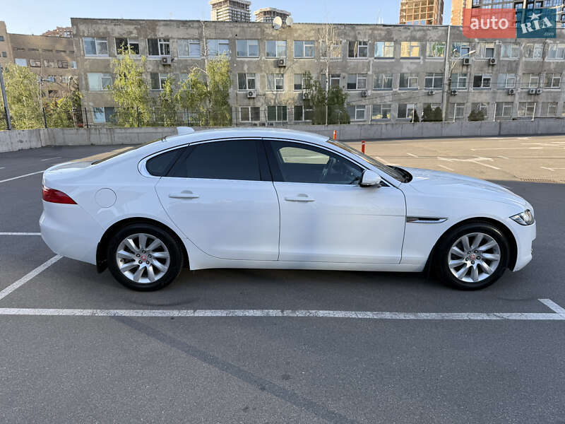 Седан Jaguar XF 2017 в Киеве