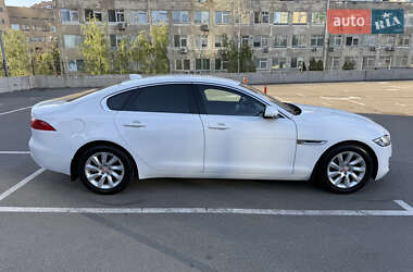 Седан Jaguar XF 2017 в 