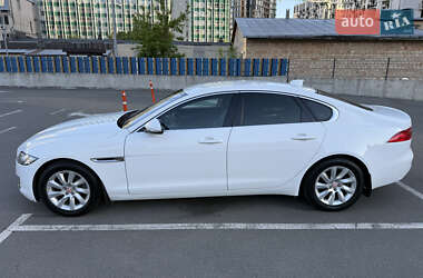 Седан Jaguar XF 2017 в 