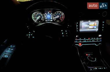 Седан Jaguar XF 2017 в 