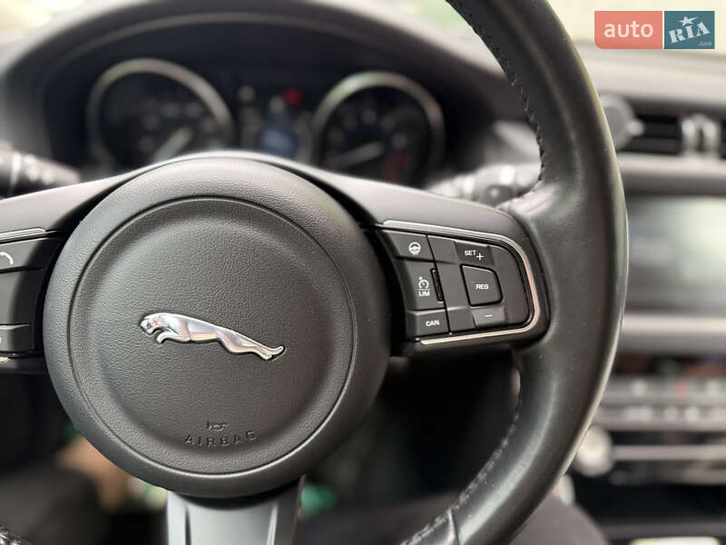 Седан Jaguar XF 2017 в Киеве