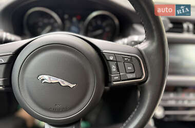 Седан Jaguar XF 2017 в 