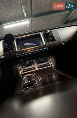 Седан Jaguar XF 2012 в 