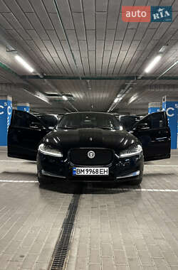 Седан Jaguar XF 2012 в 