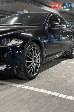 Седан Jaguar XF 2012 в 