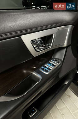 Седан Jaguar XF 2012 в 