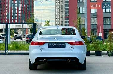 Седан Jaguar XF 2015 в 