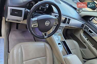 Седан Jaguar XF 2010 в 