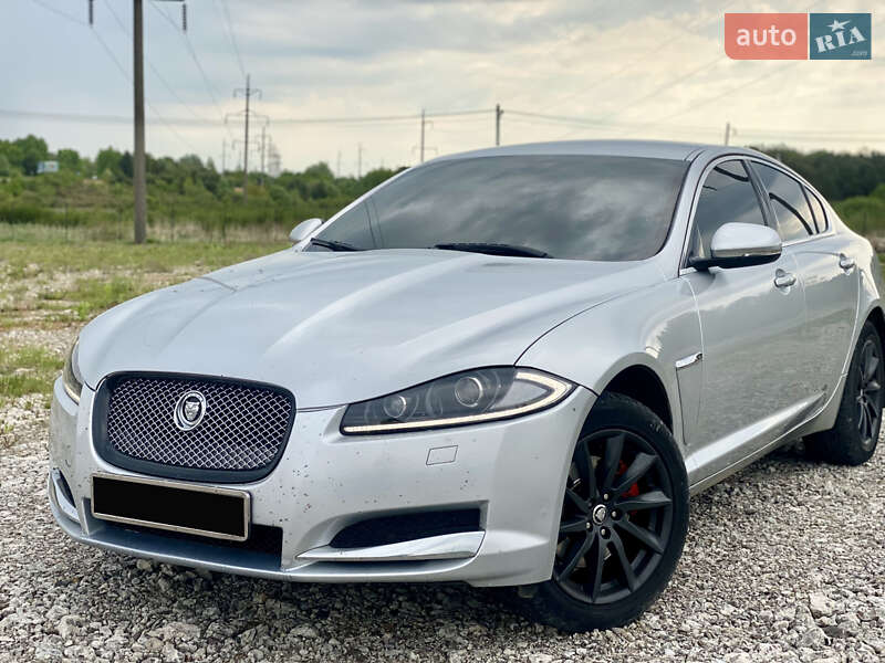 Седан Jaguar XF 2013 в Новояворовске