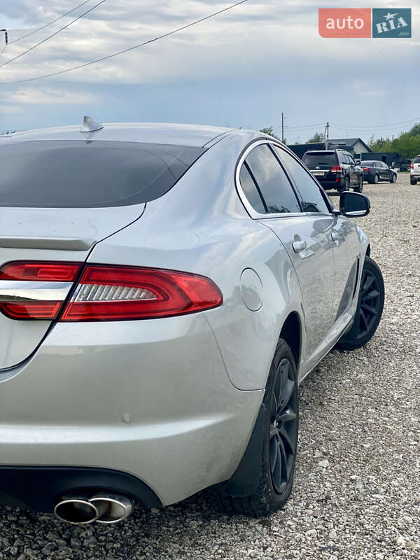 Седан Jaguar XF 2013 в Новояворовске