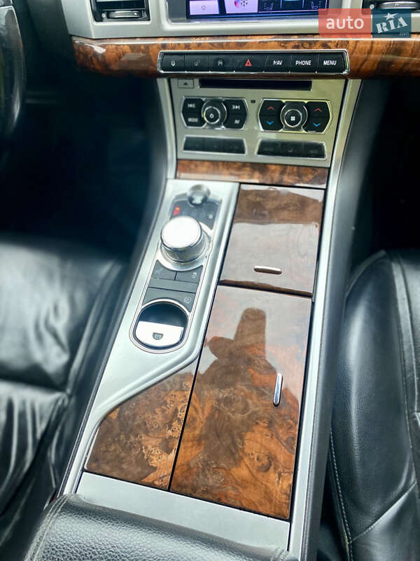 Седан Jaguar XF 2013 в Новояворовске