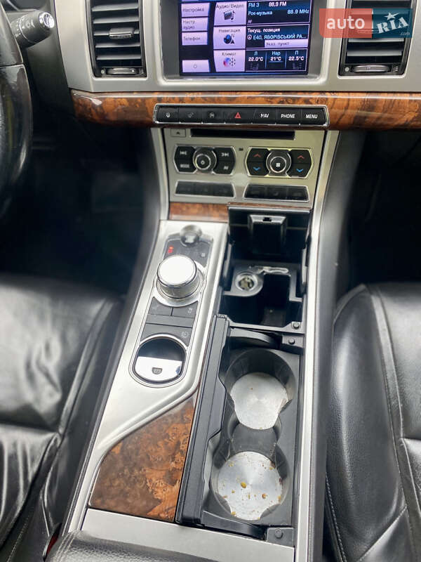 Седан Jaguar XF 2013 в Новояворовске