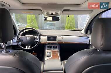 Седан Jaguar XF 2013 в 