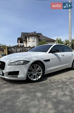 Седан Jaguar XF 2016 в 