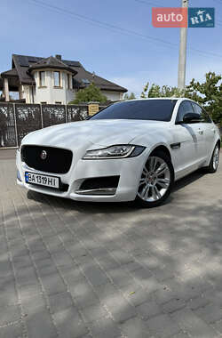 Седан Jaguar XF 2016 в 