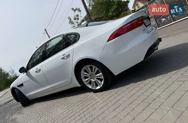 Седан Jaguar XF 2016 в 