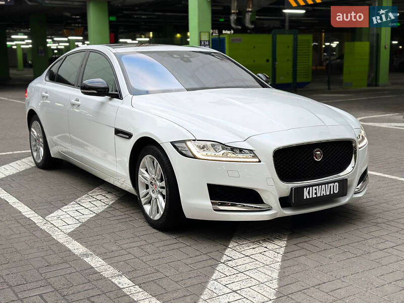 Седан Jaguar XF 2016 в Києві