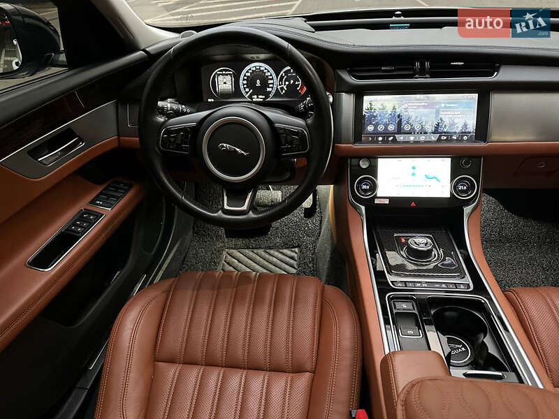 Седан Jaguar XF 2016 в Києві