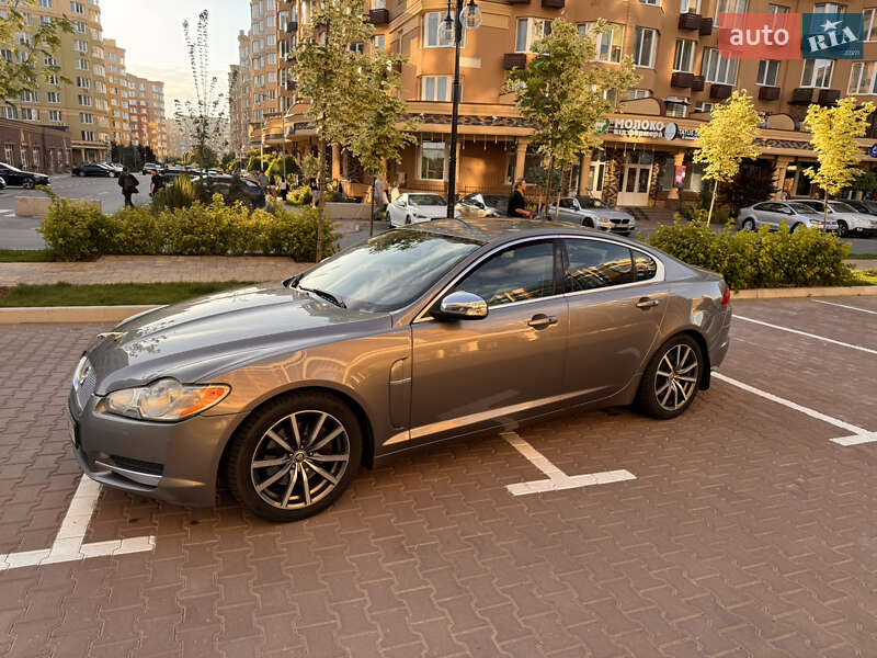 Седан Jaguar XF 2010 в Киеве