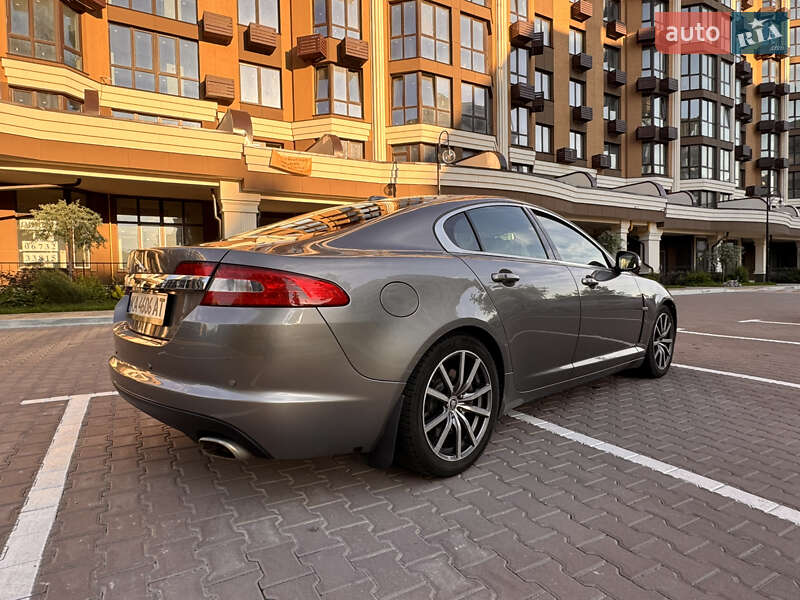 Седан Jaguar XF 2010 в Киеве