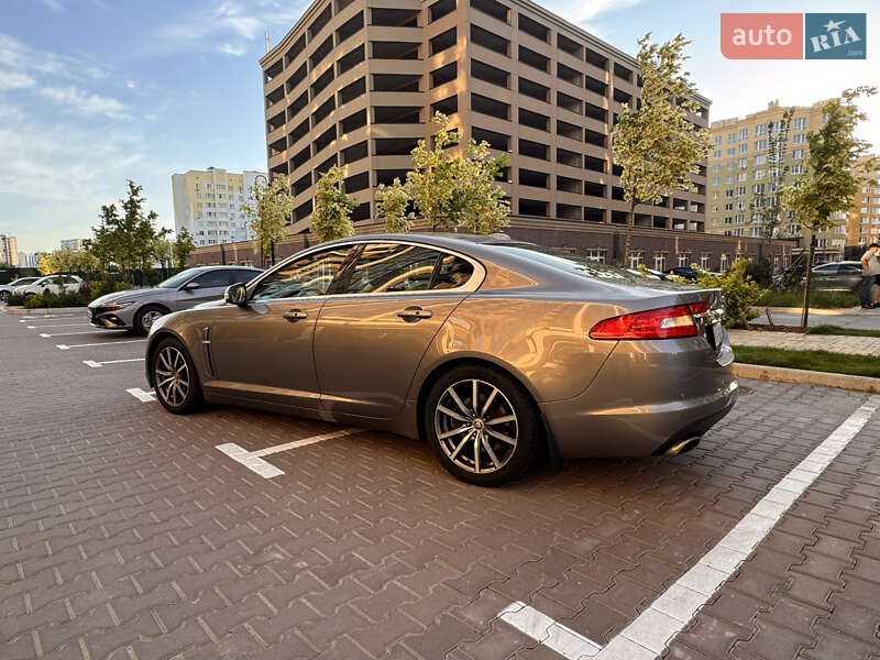 Седан Jaguar XF 2010 в Киеве