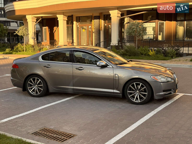 Седан Jaguar XF 2010 в Киеве