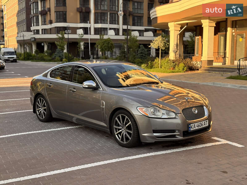 Седан Jaguar XF 2010 в Киеве