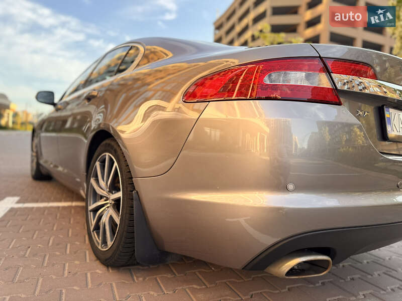 Седан Jaguar XF 2010 в Киеве