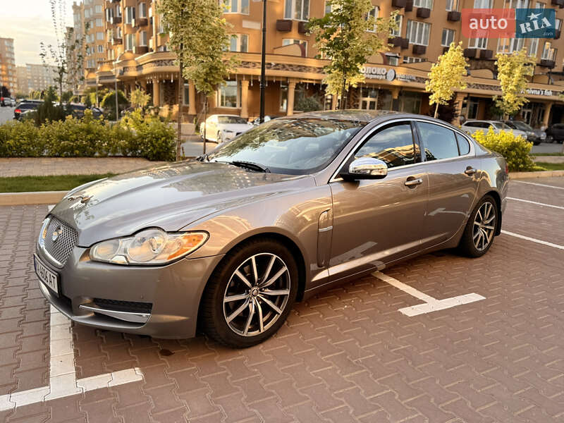 Седан Jaguar XF 2010 в Киеве