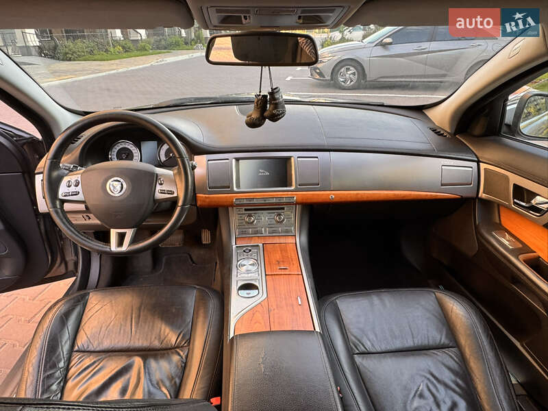 Седан Jaguar XF 2010 в Киеве