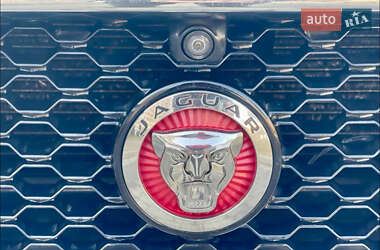 Седан Jaguar XF 2016 в 