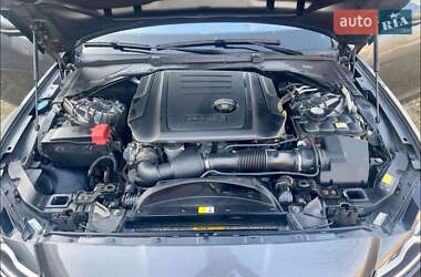 Седан Jaguar XF 2016 в 