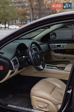 Седан Jaguar XF 2013 в 