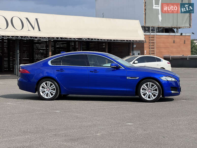Седан Jaguar XF 2016 в Киеве
