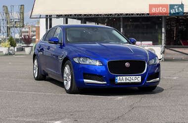 Седан Jaguar XF 2016 в 