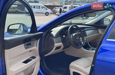 Седан Jaguar XF 2016 в 