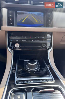 Седан Jaguar XF 2016 в 