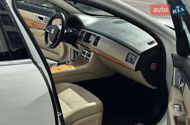 Седан Jaguar XF 2012 в 