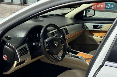Седан Jaguar XF 2012 в 