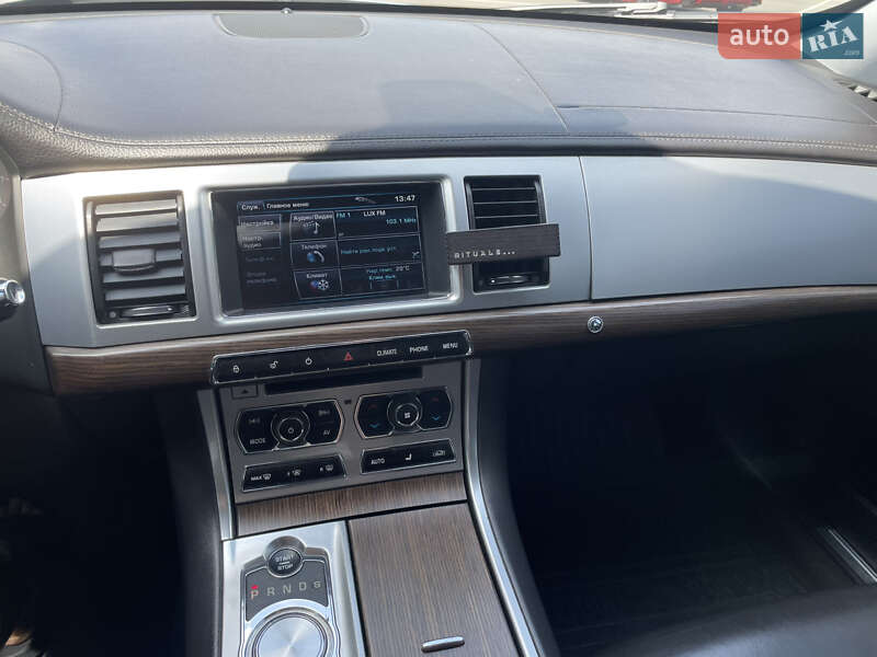Седан Jaguar XF 2013 в Києві