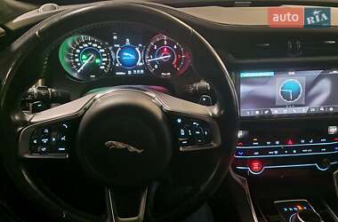 Седан Jaguar XF 2020 в 