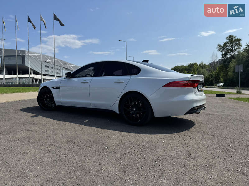 Седан Jaguar XF 2016 в Львове