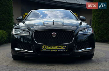 Седан Jaguar XF 2016 в 