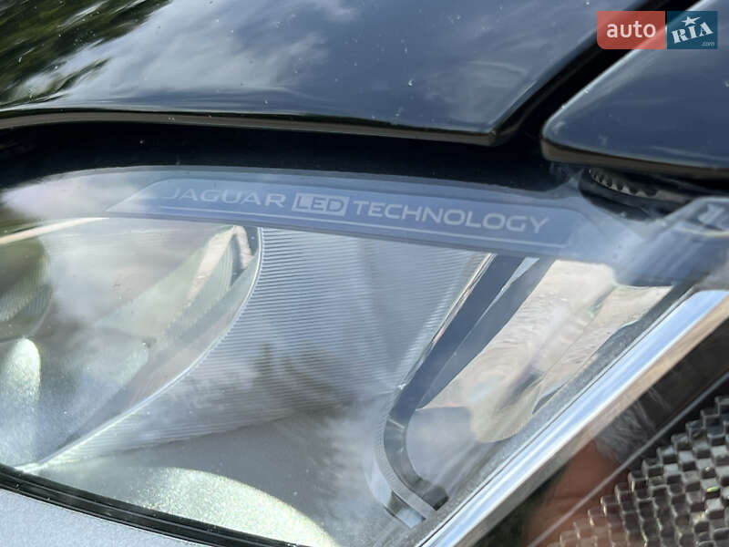 Седан Jaguar XF 2018 в Валках